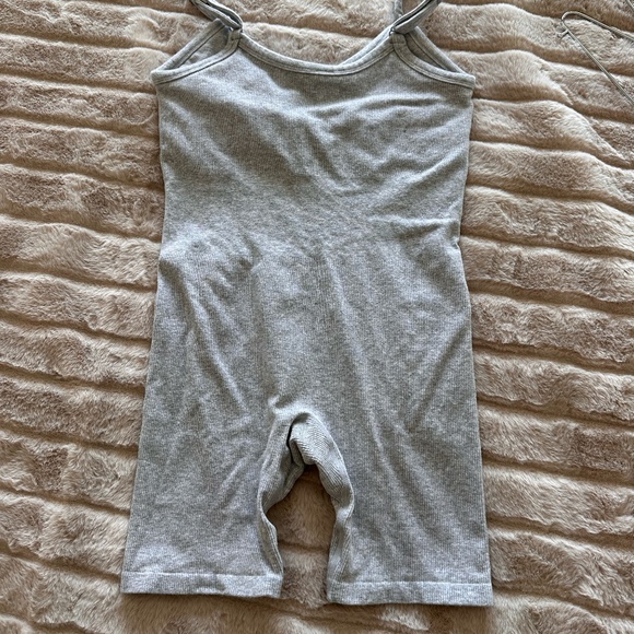 Alo Suns Out Onesie Size Small - Picture 2 of 3